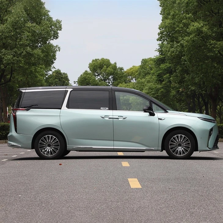 Maxus MIFA 9 all- Electric MPV
